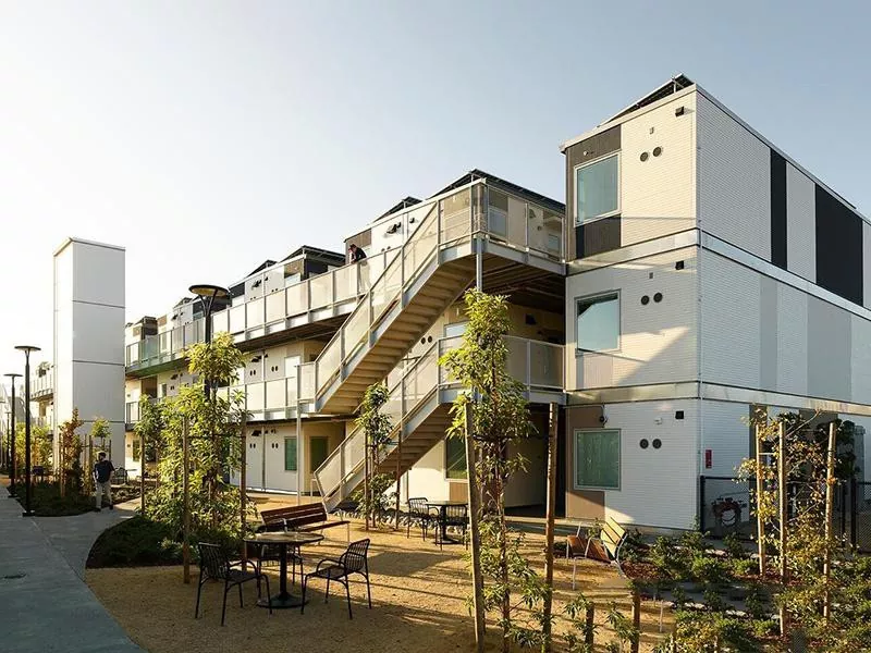 बहु-कथा पूर्वनिर्मित कन्टेनर घरहरू